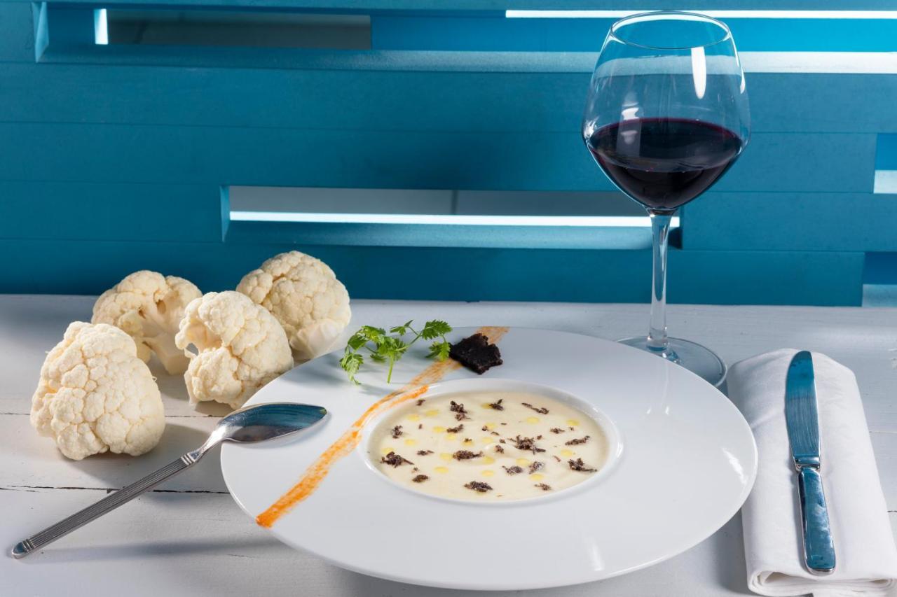 Hotel Restaurant De La Mer Голф-Жуан Екстериор снимка