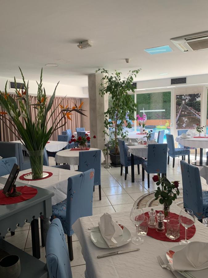 Hotel Restaurant De La Mer Голф-Жуан Екстериор снимка