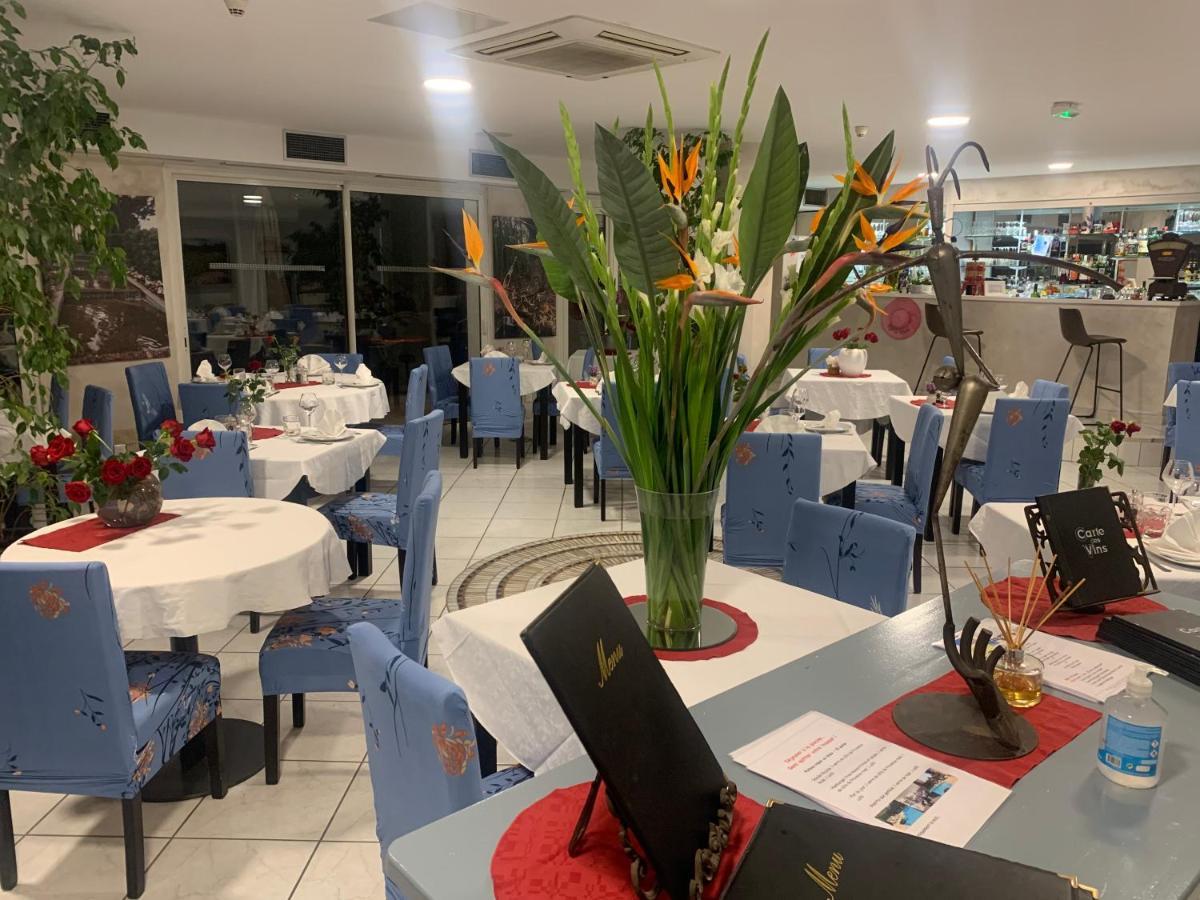 Hotel Restaurant De La Mer Голф-Жуан Екстериор снимка