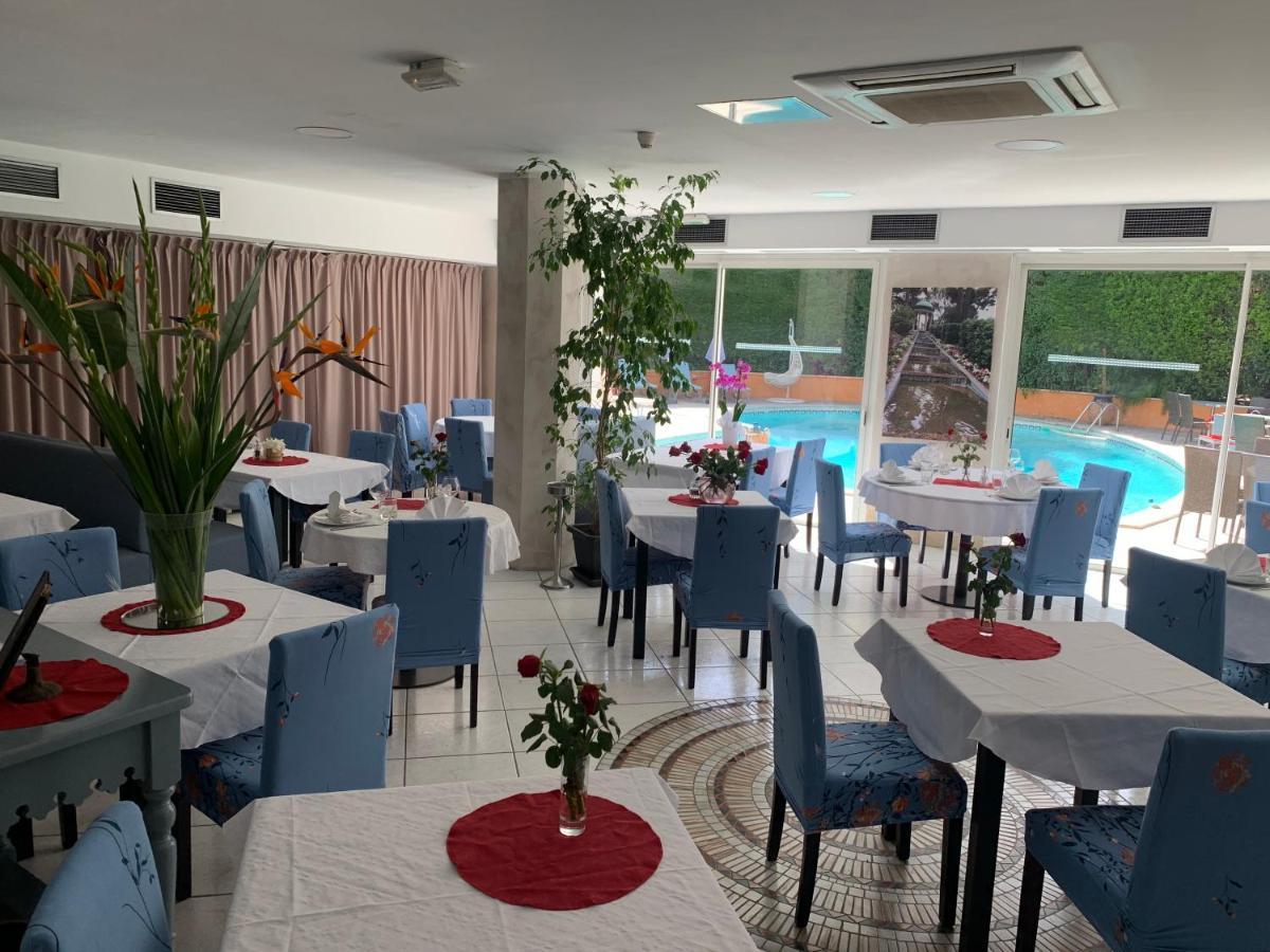 Hotel Restaurant De La Mer Голф-Жуан Екстериор снимка