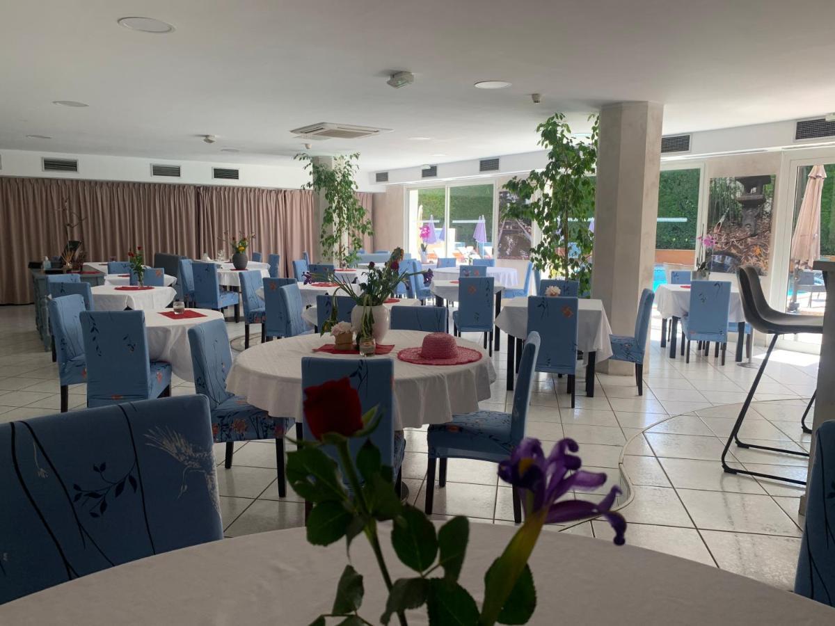 Hotel Restaurant De La Mer Голф-Жуан Екстериор снимка