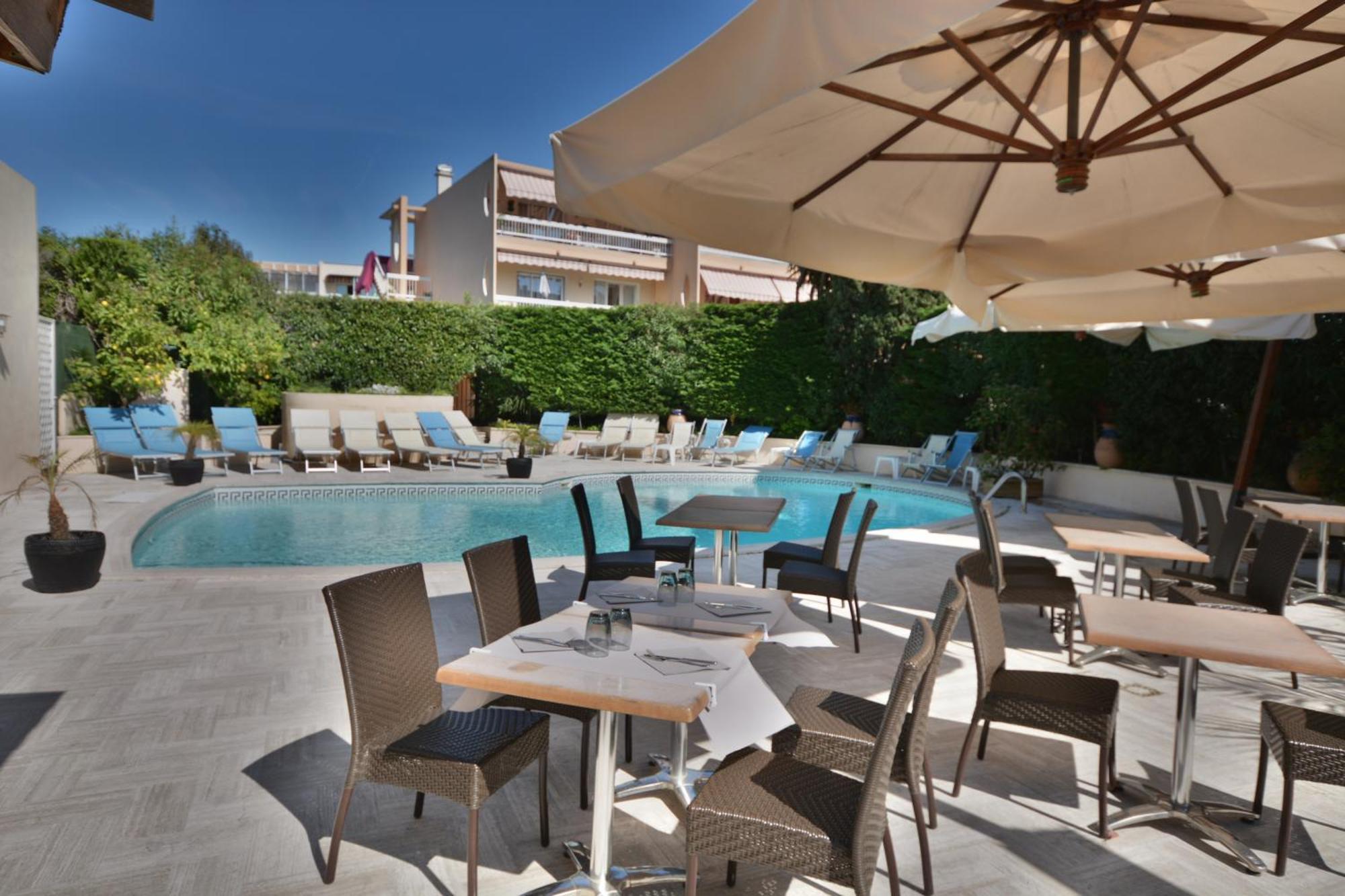 Hotel Restaurant De La Mer Голф-Жуан Екстериор снимка