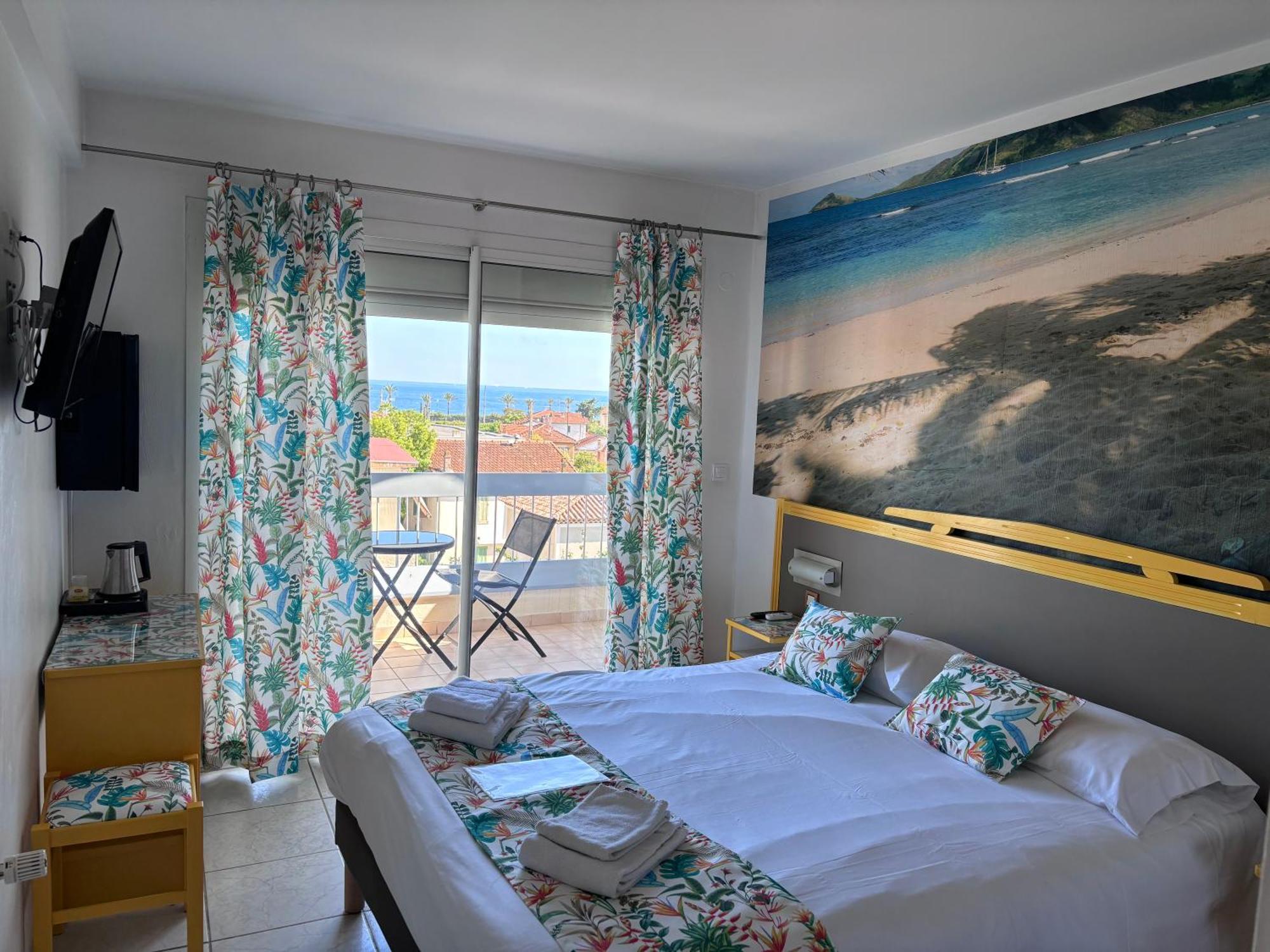 Hotel Restaurant De La Mer Голф-Жуан Екстериор снимка