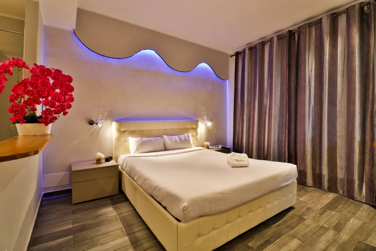 Hotel Restaurant De La Mer Голф-Жуан Екстериор снимка